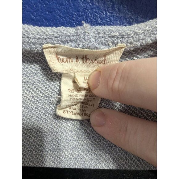 Sleeveless Cardiganāw/ Hood - Picture 7 of 10